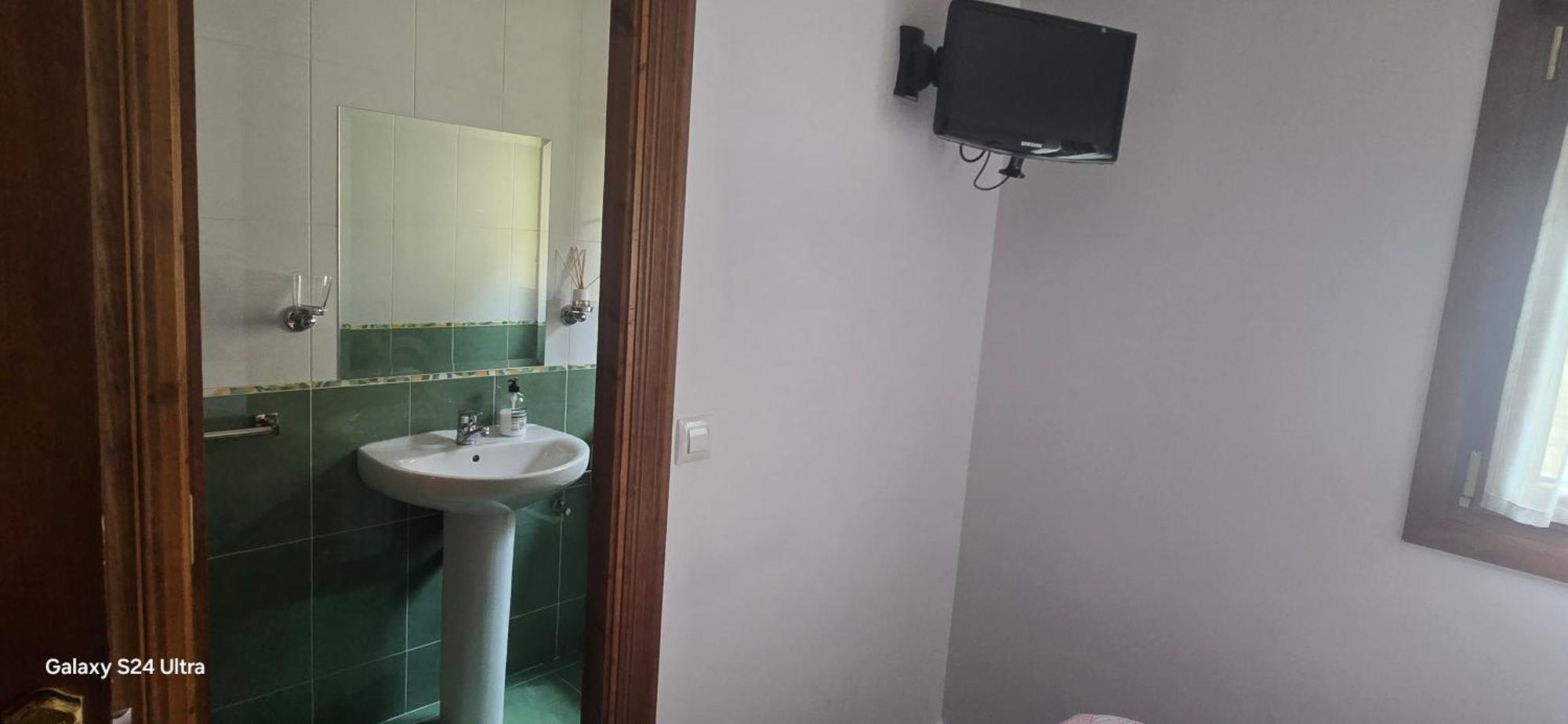 Habitaciones Restaurante Asador El Puente Galdames San Pedro de Galdames Ngoại thất bức ảnh